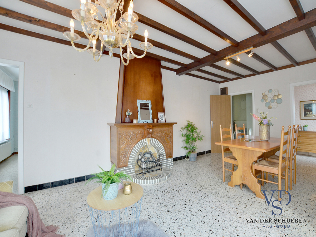 Op te frissen bungalow in doodlopende straat. 