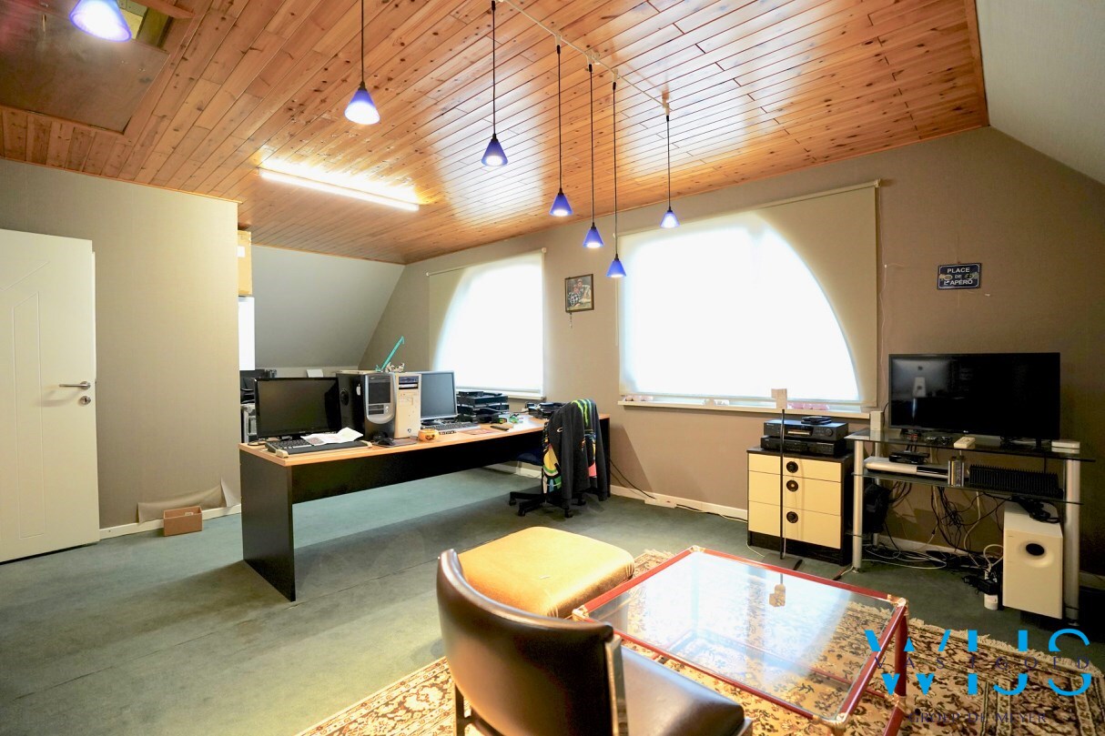 Multifunctioneel woonhuis met magazijn/praktijkruimte te ERTVELDE ! 