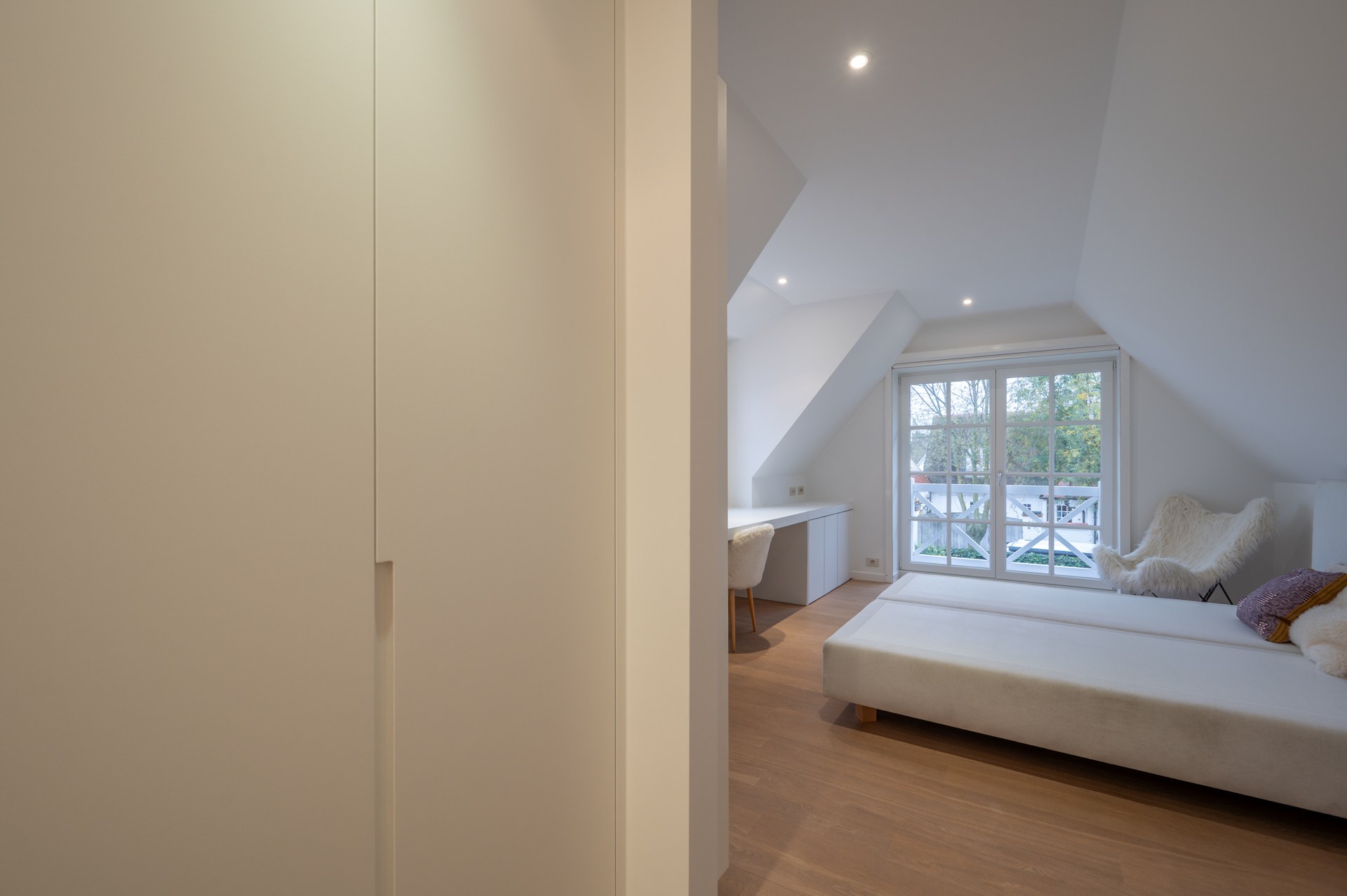 Villa exclusive entièrement meublée avec 5 chambres, piscine et double garage - emplacement prestigieux et calme près du Zoute. 