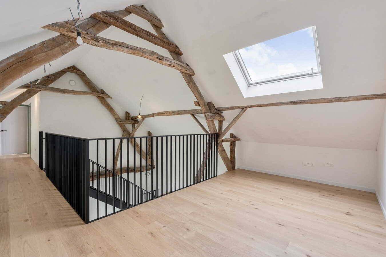 Exclusieve woning in volledig heropgebouwde hoeve op een perceel van 4a60ca! 