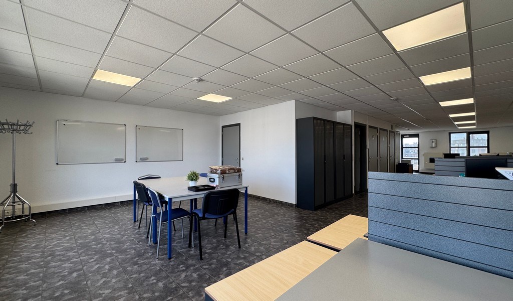 Instapklaar kantoor te huur aan N120 te Deurne