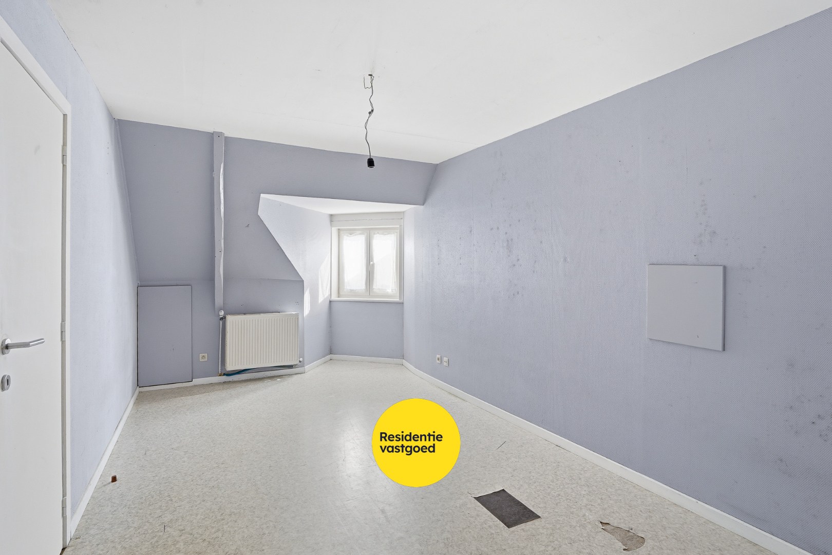 Te renoveren hoekwoning met 3 slaapkamers, tuin en centrale ligging in Ichtegem 