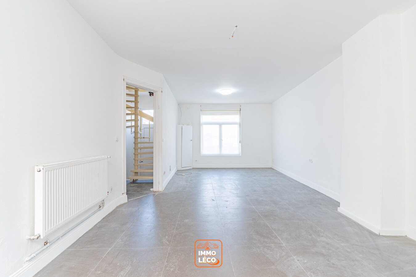 Maison 4 chambres avec jardin, dans une rue avec facilités de stationnement 