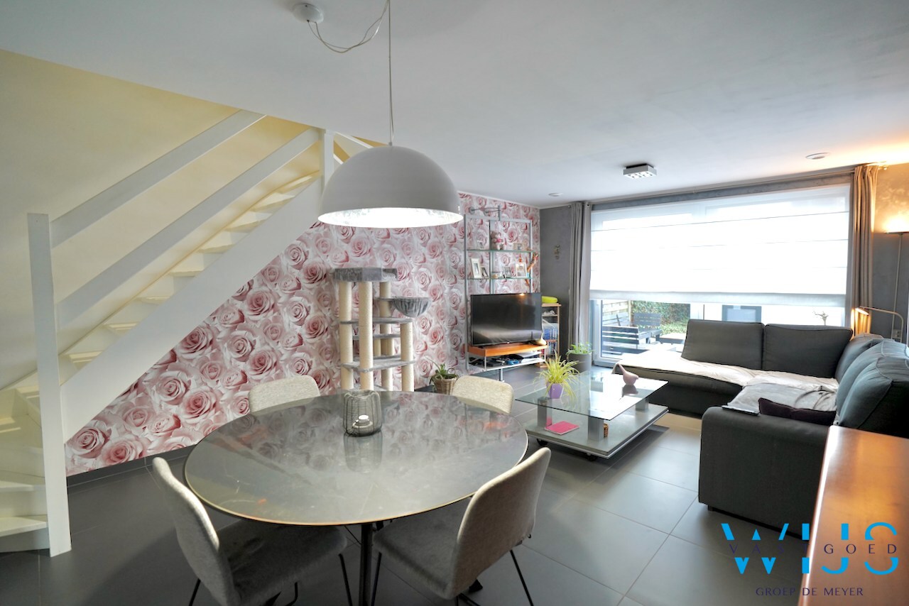 Enorm energiezuinig woonhuis in halfopen bebouwing te Eeklo ! 