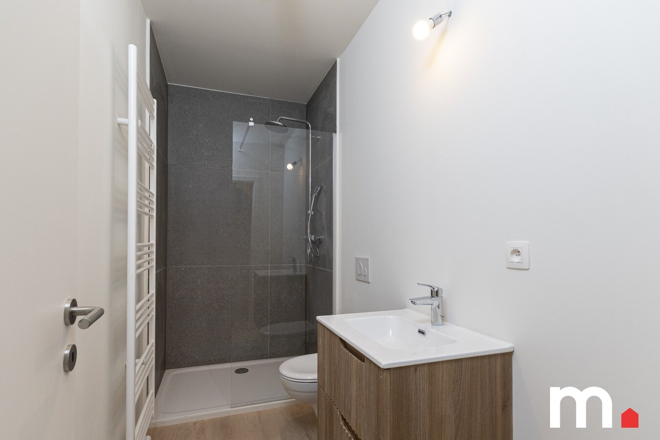 TOPPER op UNIEKE LIGGING in een van de mooiste lanen van Kortrijk EPC B ! MET UITWEG ! 