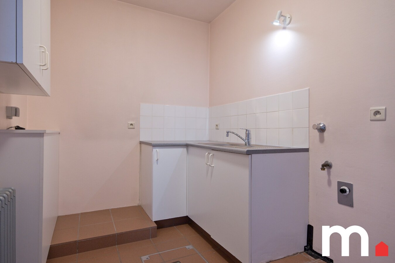 Centrum gelegen gezinswoning met praktijkmogelijkheid te Gullegem ! 