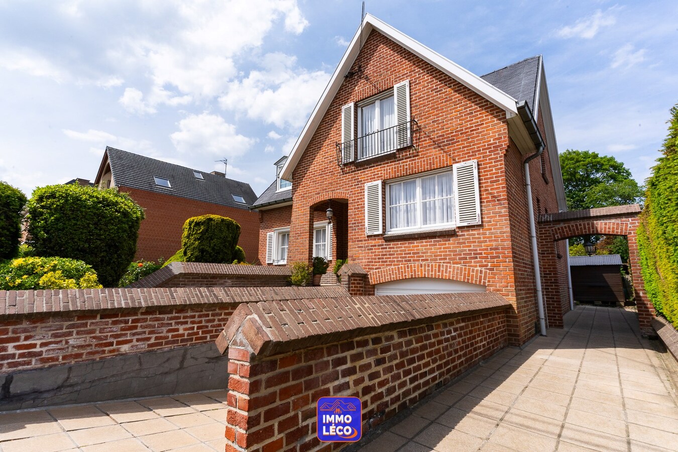 Villa érigée sur 1436m² avec garage, parking et grand jardin, secteur prisé "La Coquinie" !! 