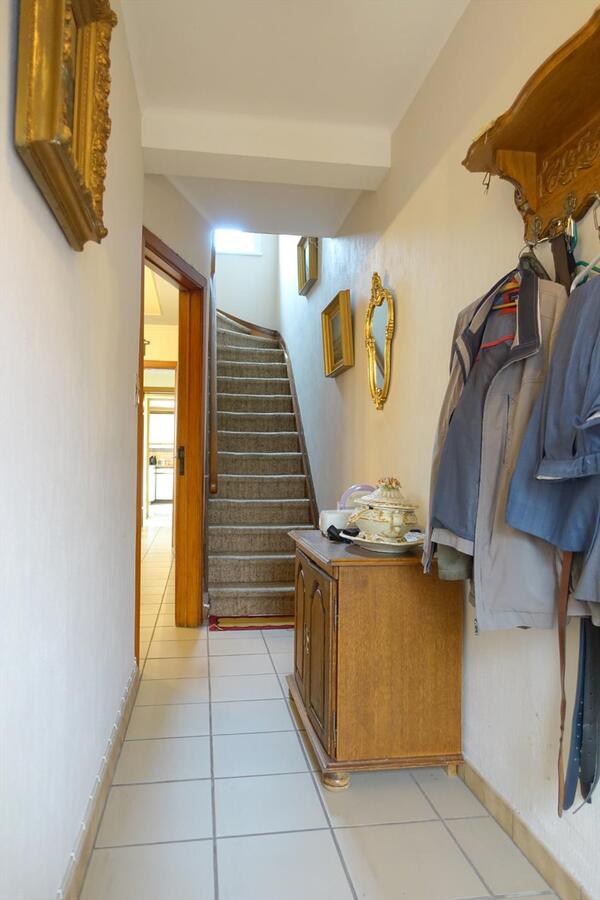 Zonnige charmante half-open woning 