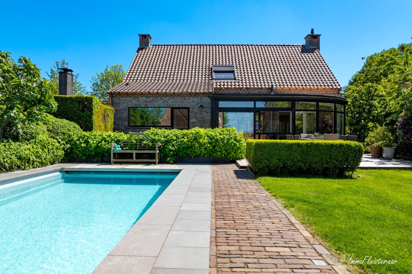 Prachtige villa met zwembad en luxueus poolhouse met optioneel bij te kopen weiland van ca. 21.856 m2 te Hove 