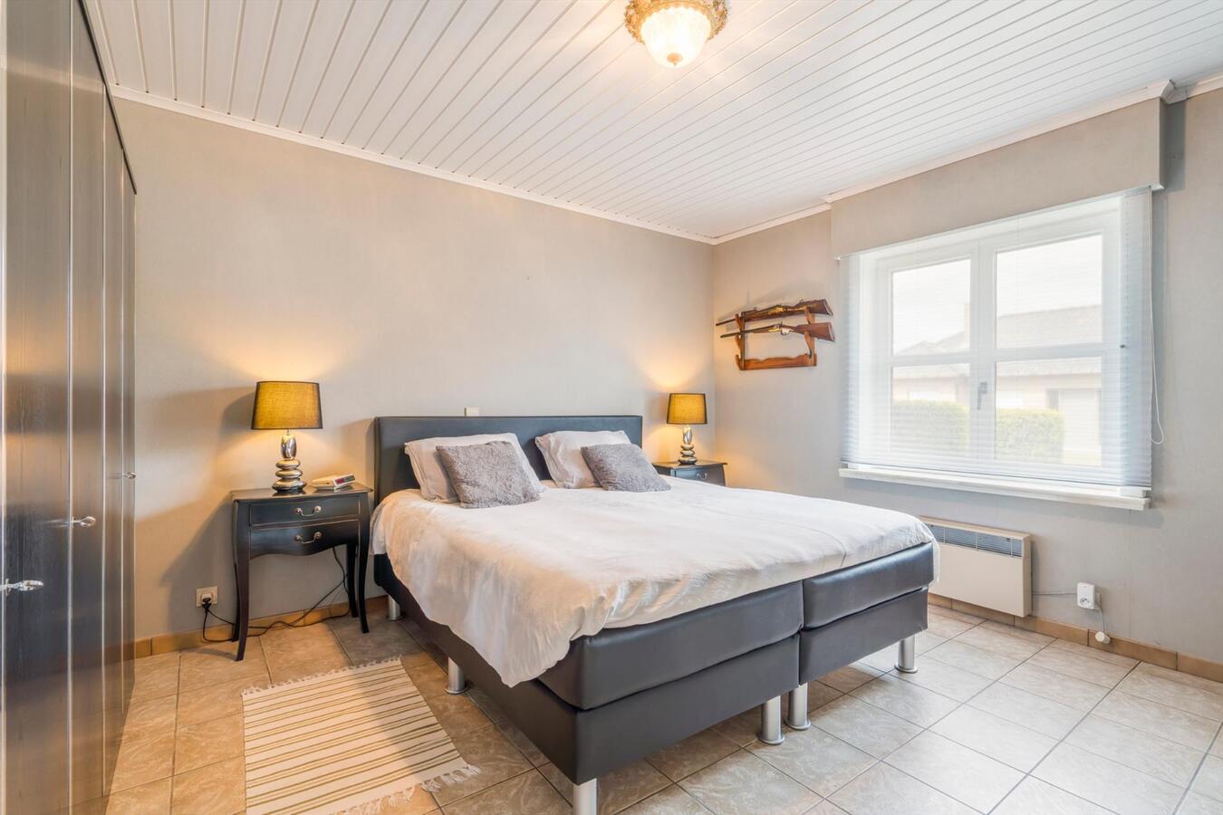 Rustig gelegen instapklare woning met 4 slaapkamers op 690 m² te Koekelare 