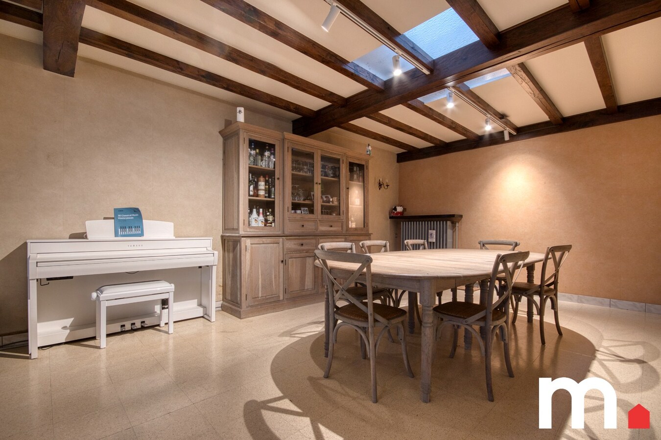 Instapklare woning met Loods van 170m² met uitweg te Zwevegem met 324 m² bewoonbare oppervlakte ! 