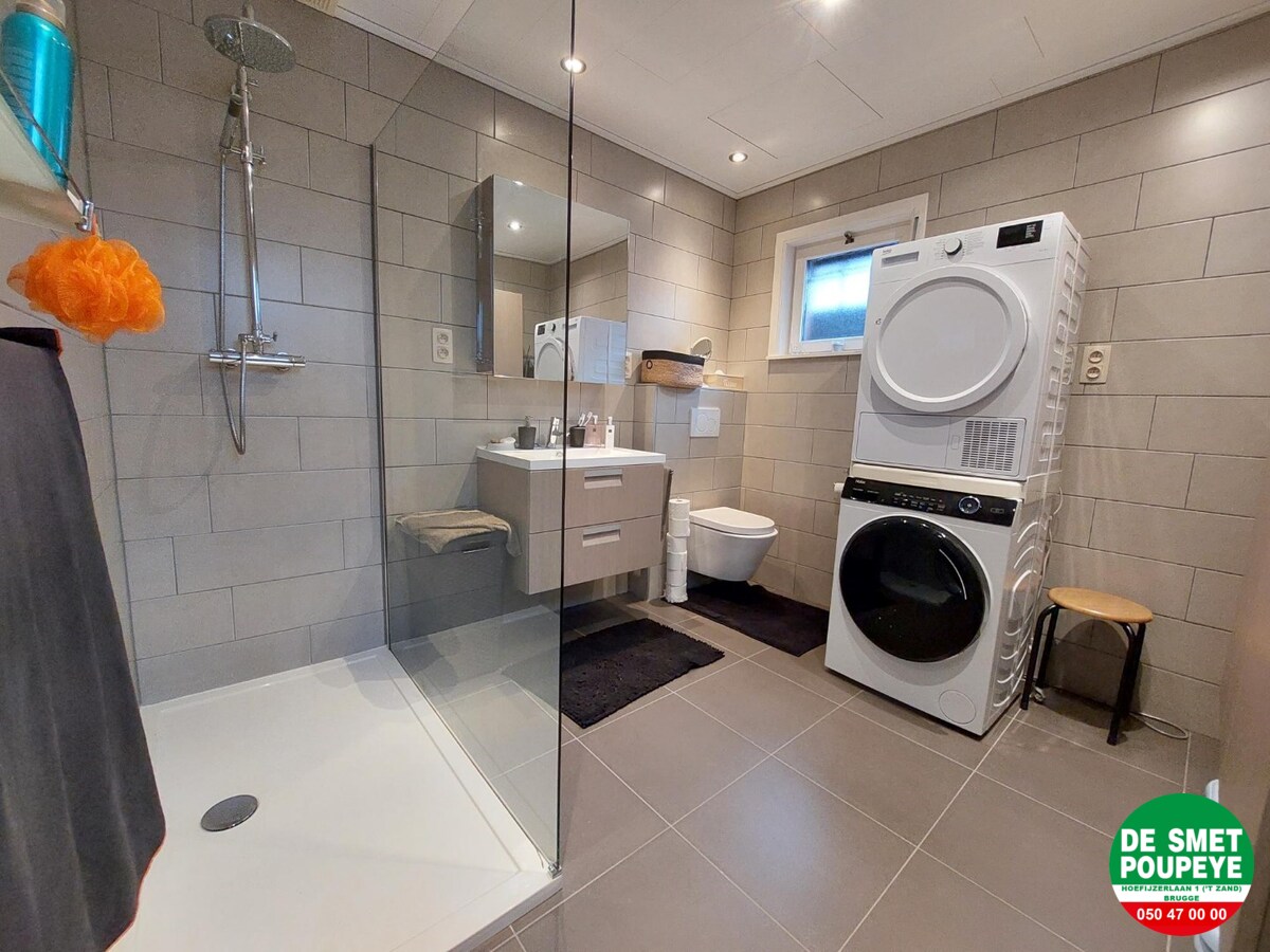 Verzorgde rijwoning op centrale ligging. 