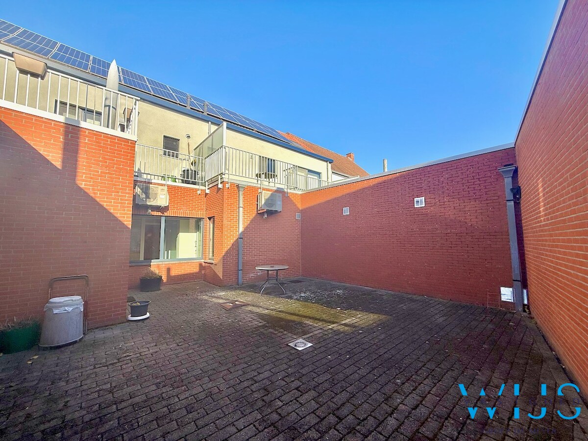 Volwaardig handelspand te Oosteeklo ! 