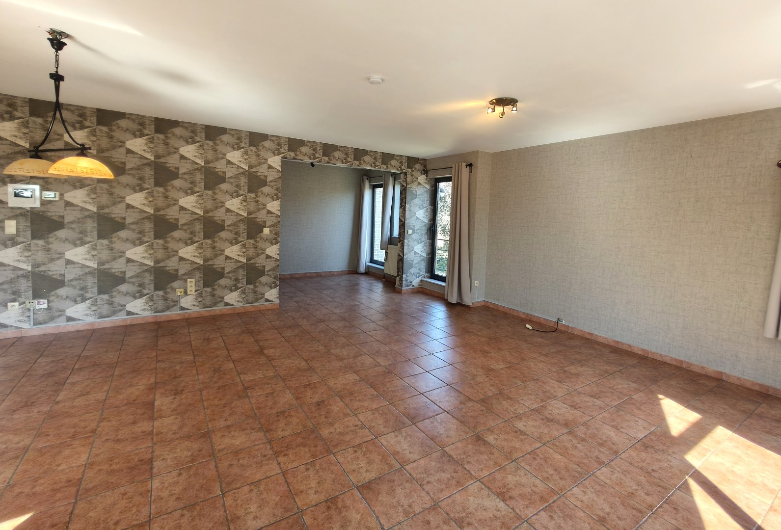 RUIM APPARTEMENT (124M²) MET GARAGE - PRACHTIG GELEGEN 