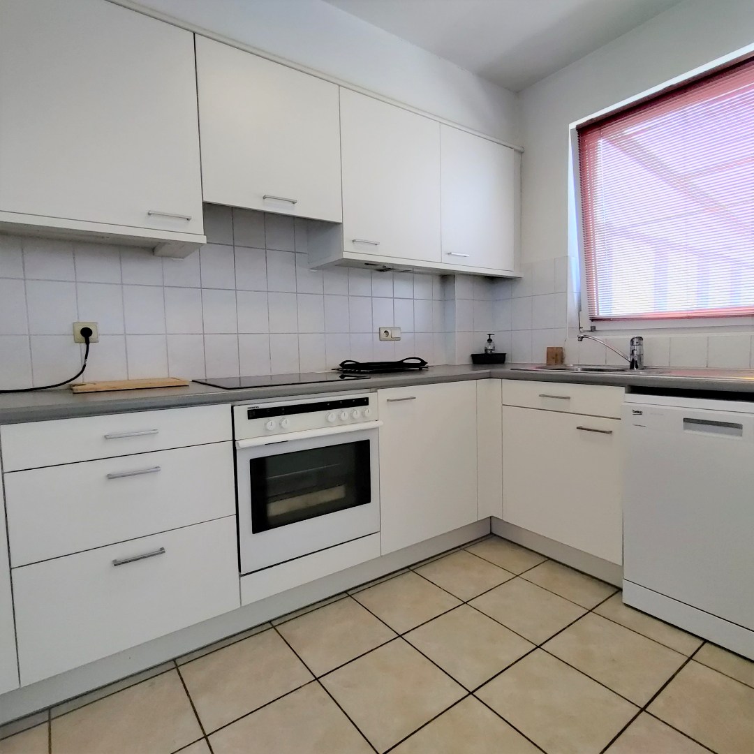 Dakappartement met 2 slaapkamers en groot zonnig terras in centrum van Geel 
