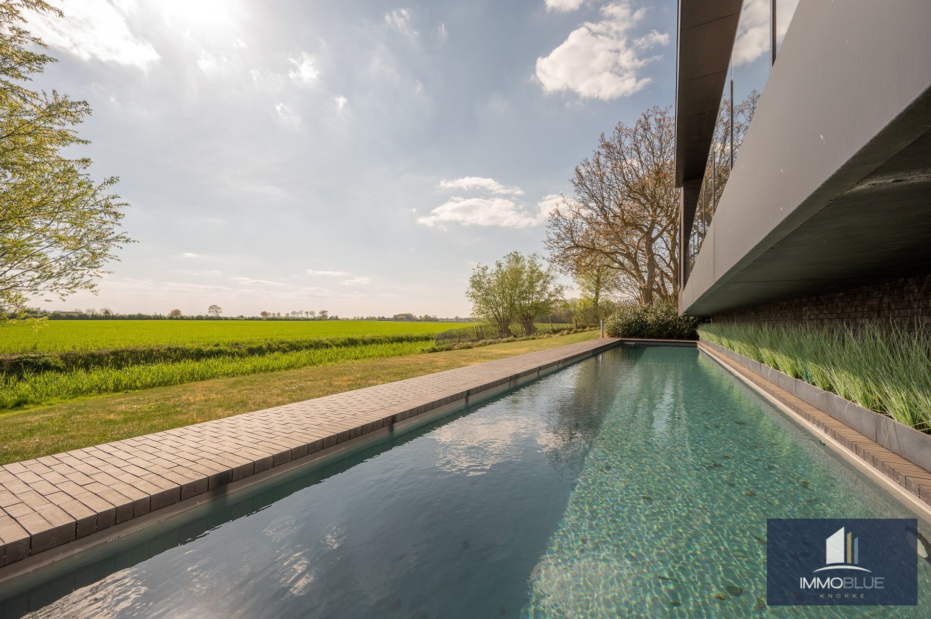 Uniek eigendom met adembenemende zichten gelegen op een perceel van ongeveer 3000 m². 