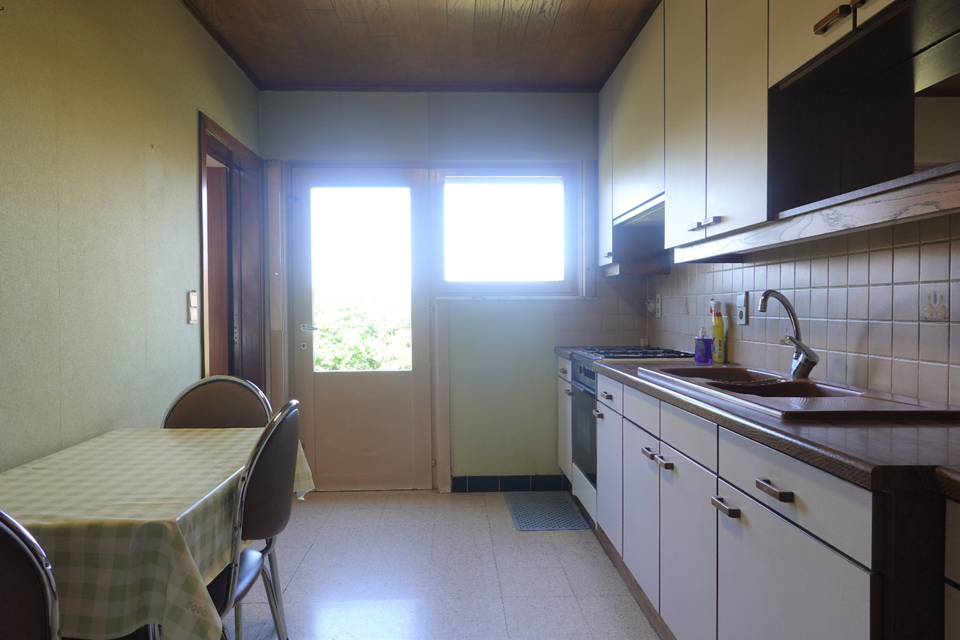 Alleenstaande woning met garage en mooie tuin 