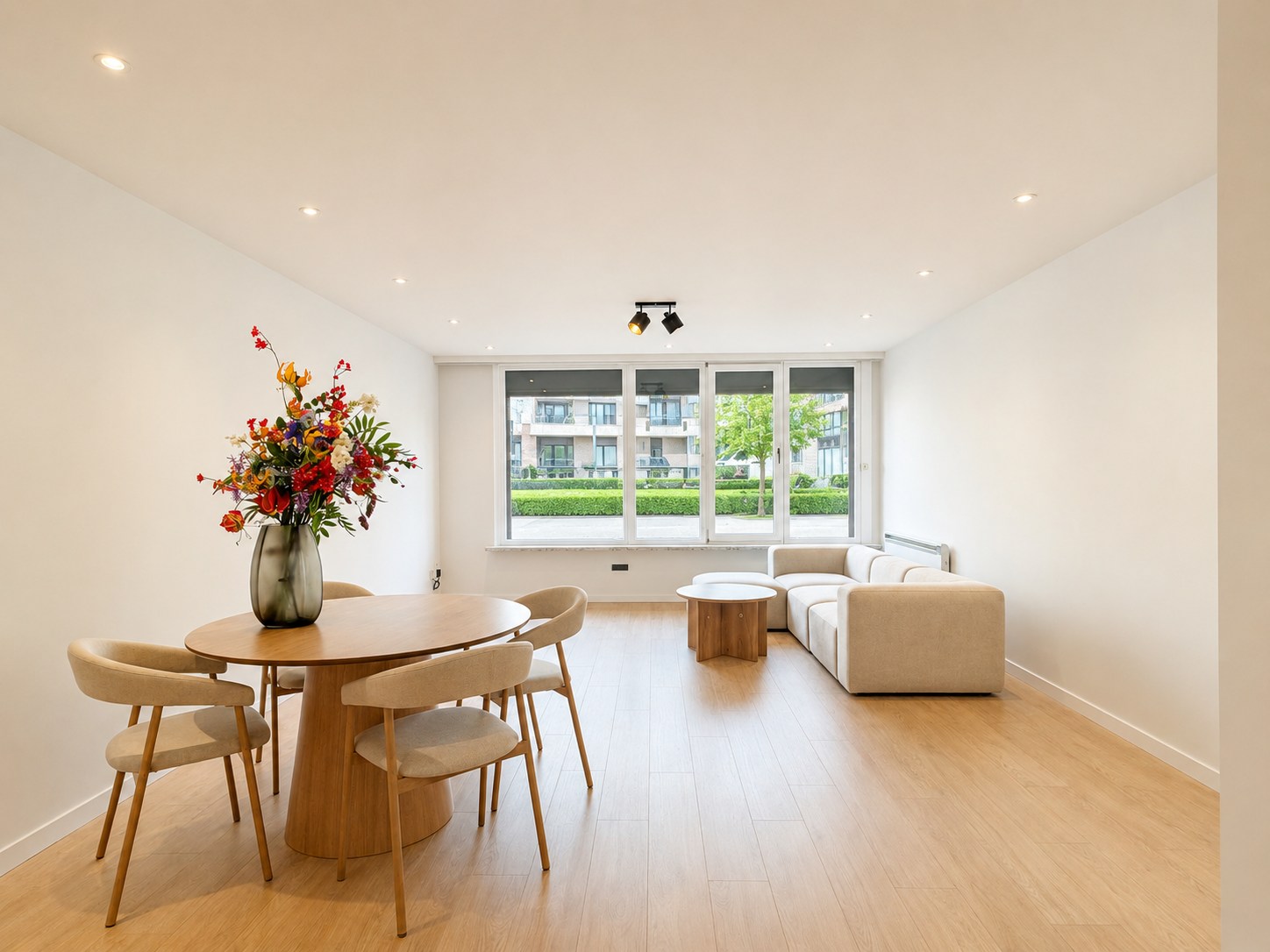 Instapklaar 2-slaapkamerappartement op wandelafstand van zee 