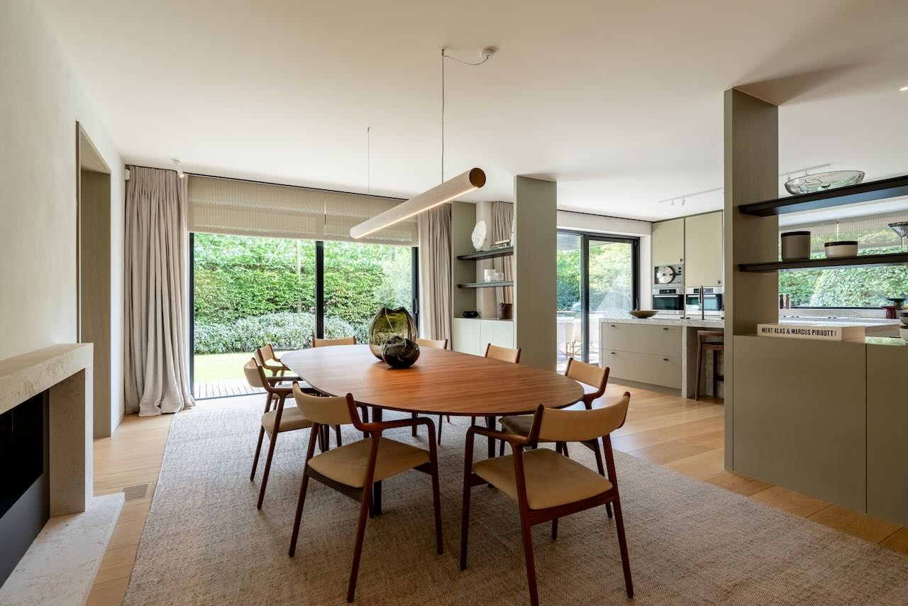 Magnifique villa récente de style contemporain allie une finition intemporelle à un emplacement unique et une vue imprenable sur le Zwin. 