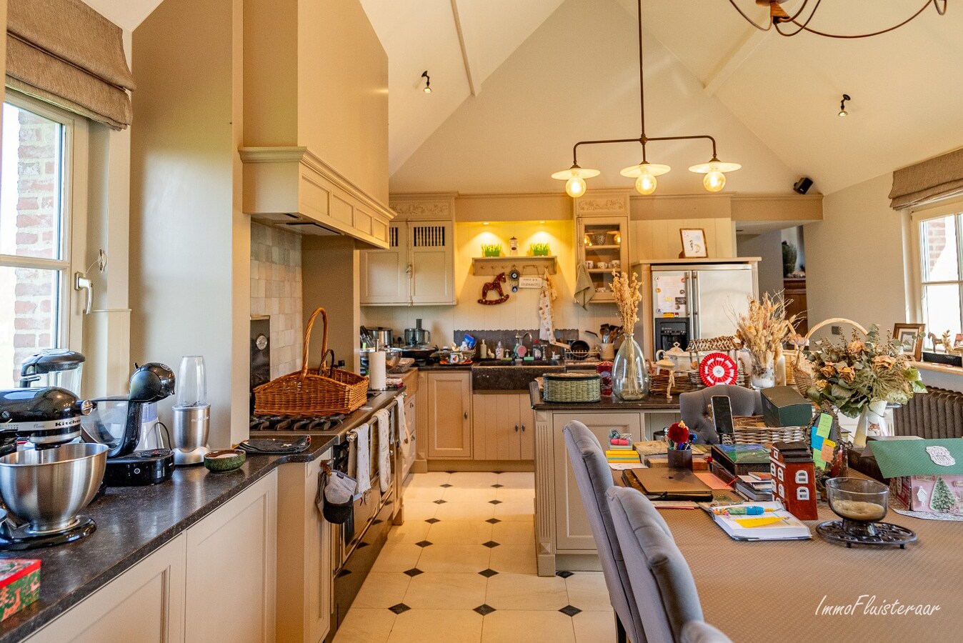 Uitzonderlijke woning met paardenaccommodatie, binnen- en buitenpiste op ca. 9,4 ha te Haacht 