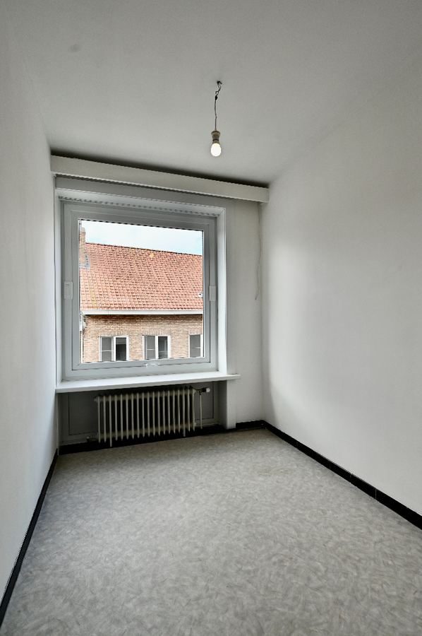 KNAPPE BEL-ETAGE WONING MET GARAGE EN ZUID-GERICHTE TUIN 