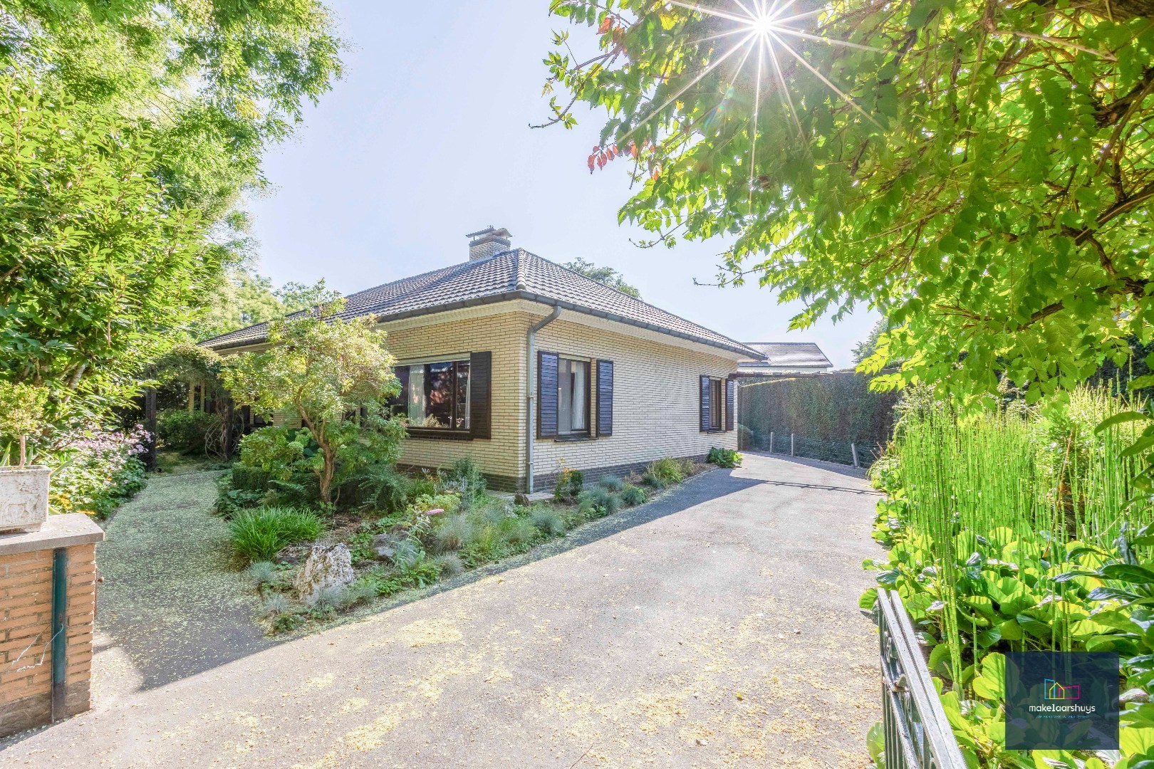 Rustig gelegen ruime bungalow met dubbele garage in Drongen 