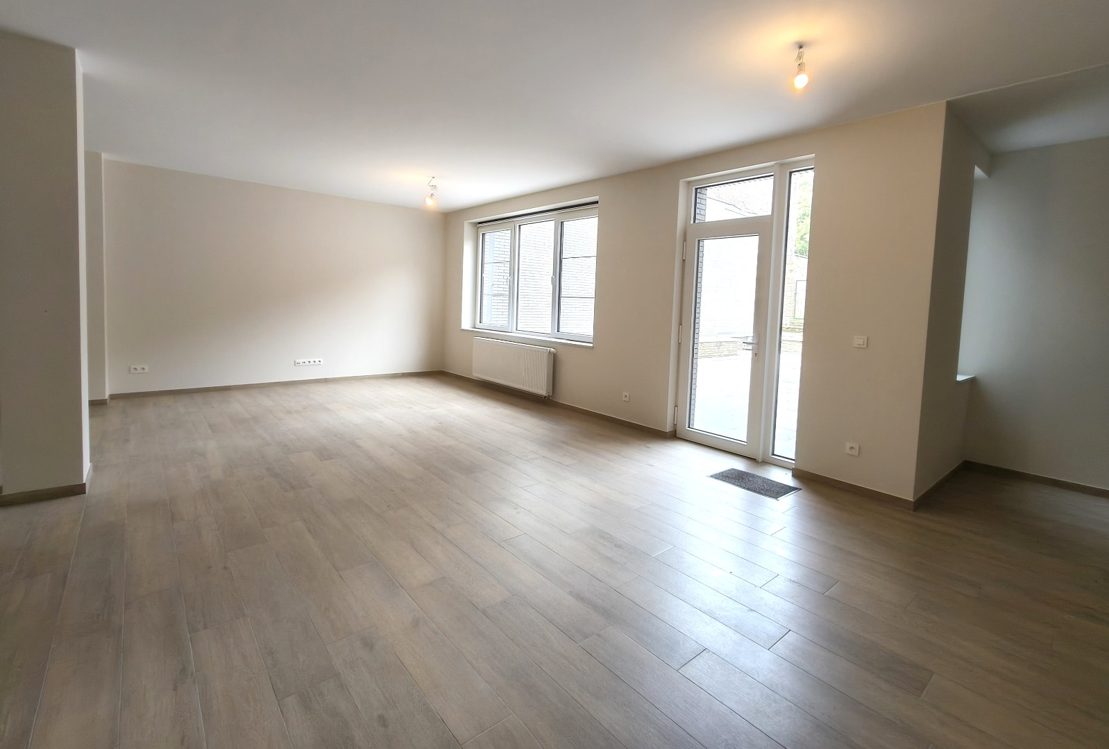 LUXE APPARTEMENT MET GROOT TERRAS - GELIJKVLOERS 
