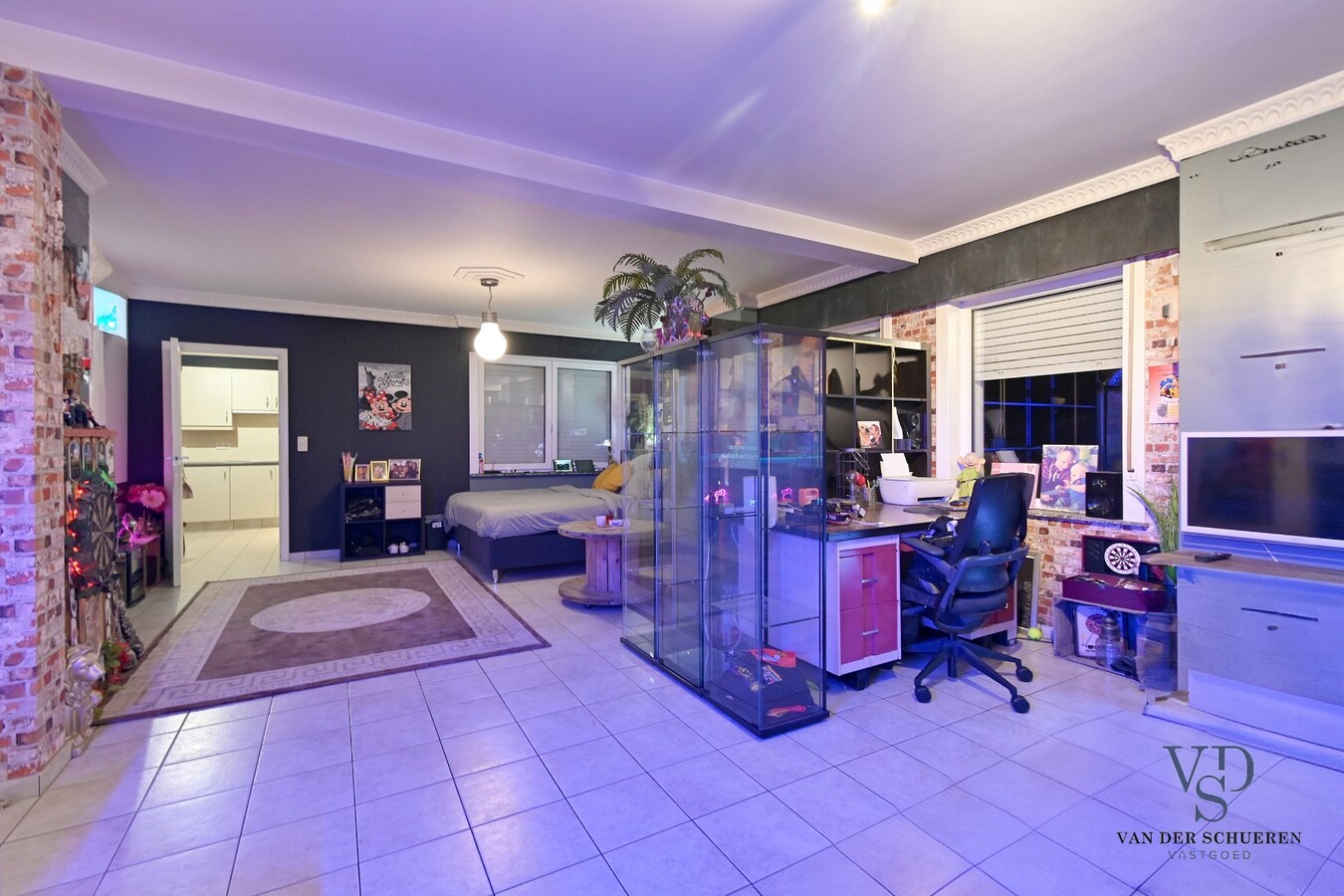 Goed gelegen  half open in Asper 