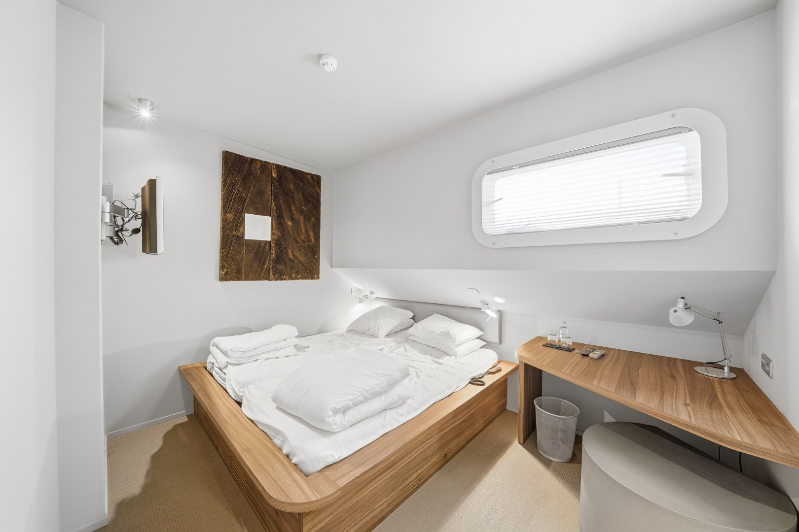 Unieke woonboot met B&amp;B en vergunde ligplaats in Plassendale 
