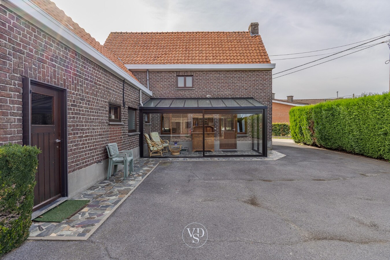 Landelijke woning - te renoveren. 