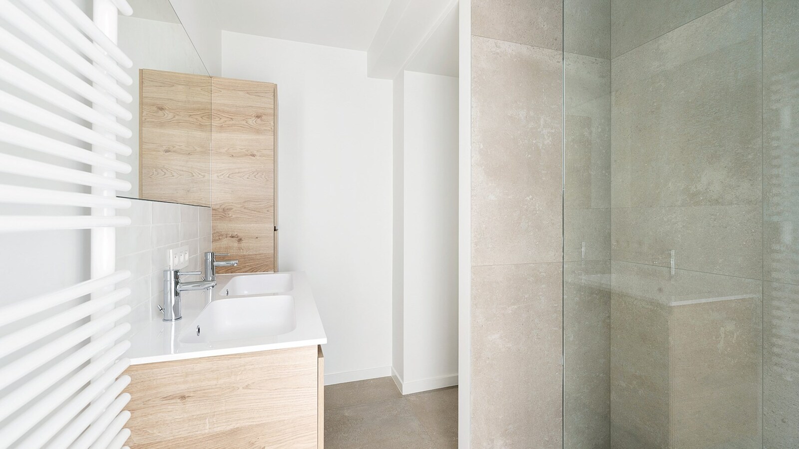 Luxueus gerenoveerd tweeslaapkamerappartement aan de vernieuwde boulevard van Heist 