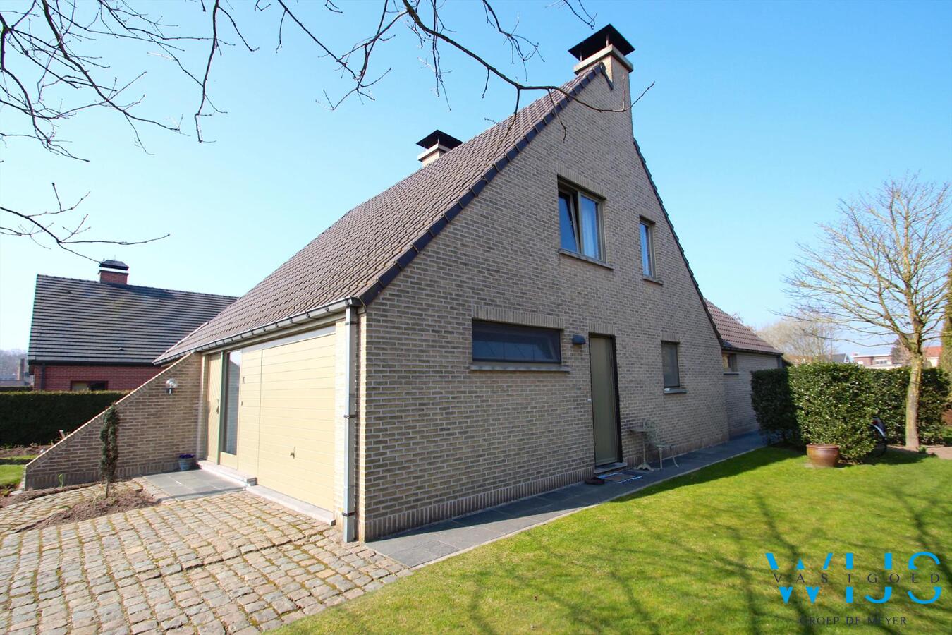 Prachtige instapklare tot in de puntjes onderhouden woning te Wachtebeke ! 