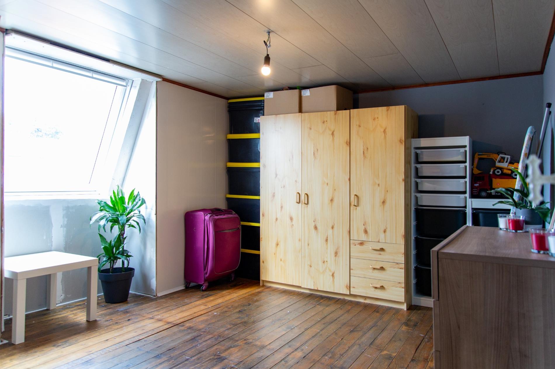 Gerenoveerde rijwoning met 2 slpks en koer te Zelzate 