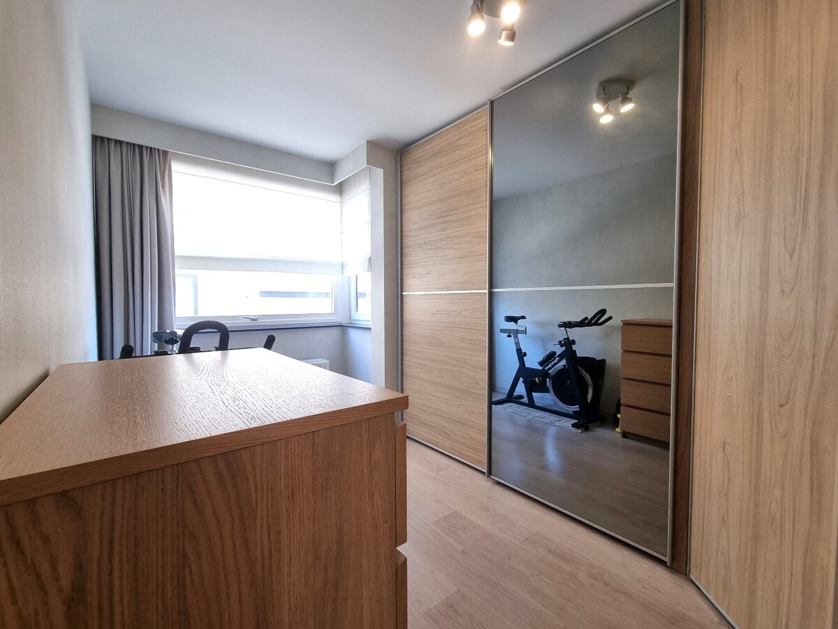 Aangenaam, zeer lichtrijk hoekappartement met open zichten - Heist 