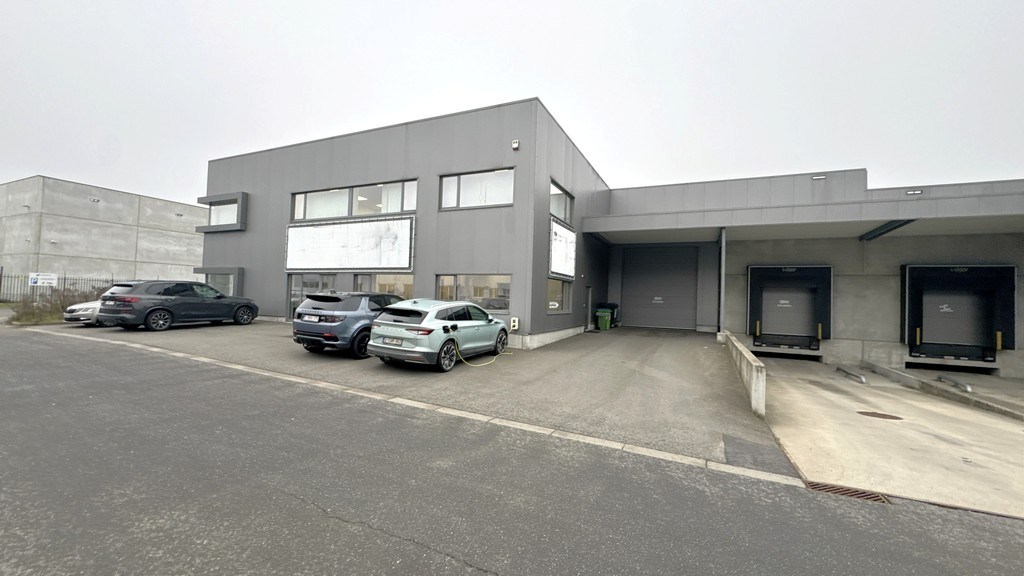 Logistiek bedrijfspand te koop aan A12 in Willebroek