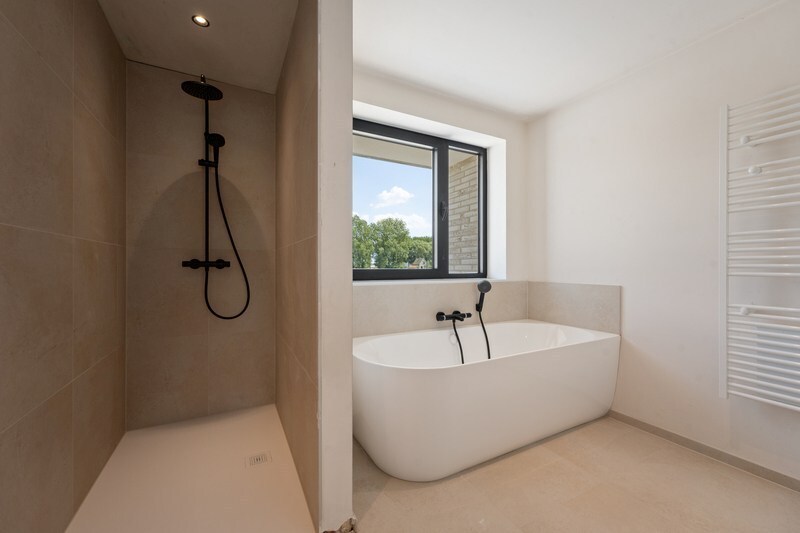 Nieuwbouwwoning met 3 slaapkamers en E-peil 10 te Veurne 