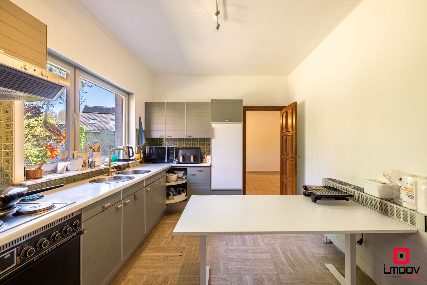 Karaktervolle villa met royale volumes op perceel van 1100m2 nabij de E40 