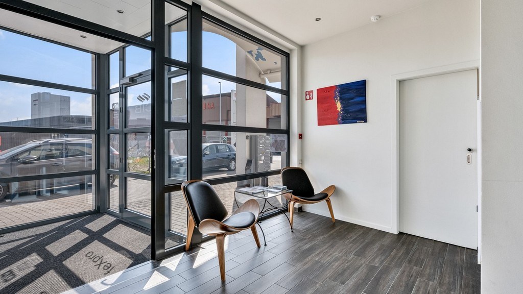 Standalone kantoorgebouw te koop in het industriepark Zwijnaarde