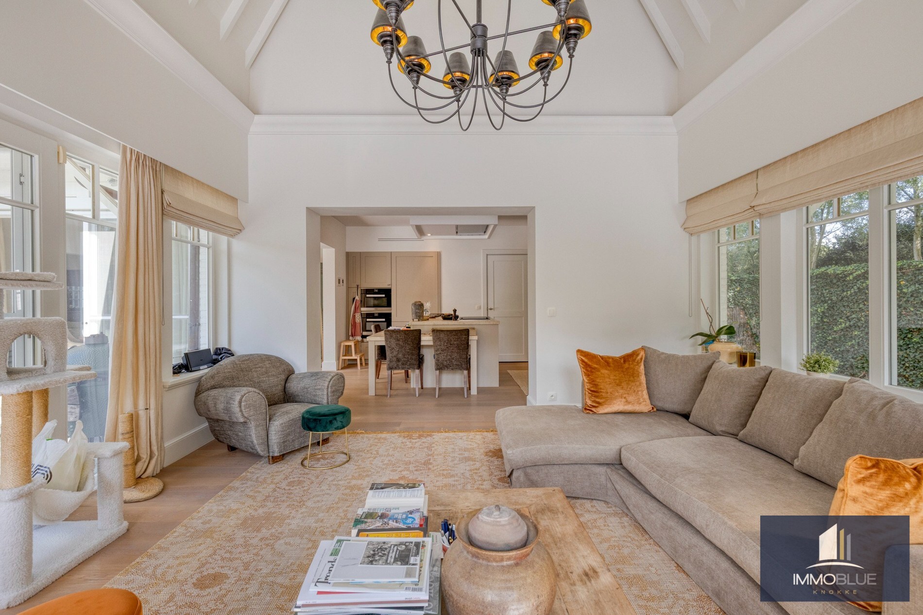 Luxueuze en stijlvolle villa in Engelse Cottage stijl met verwarmd zwembad gelegen in het Zoute. 