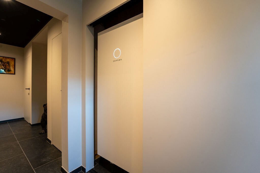 PRACHTIG GERENOVEERDE WONING MET 3 SLAAPKAMERS, 2 BADKAMERS, INPANDIGE GARAGE EN PAARDENSTALLINGEN MET ENERGIEZUINIG EPC TE WIJER (NIEUWERKERKEN) 