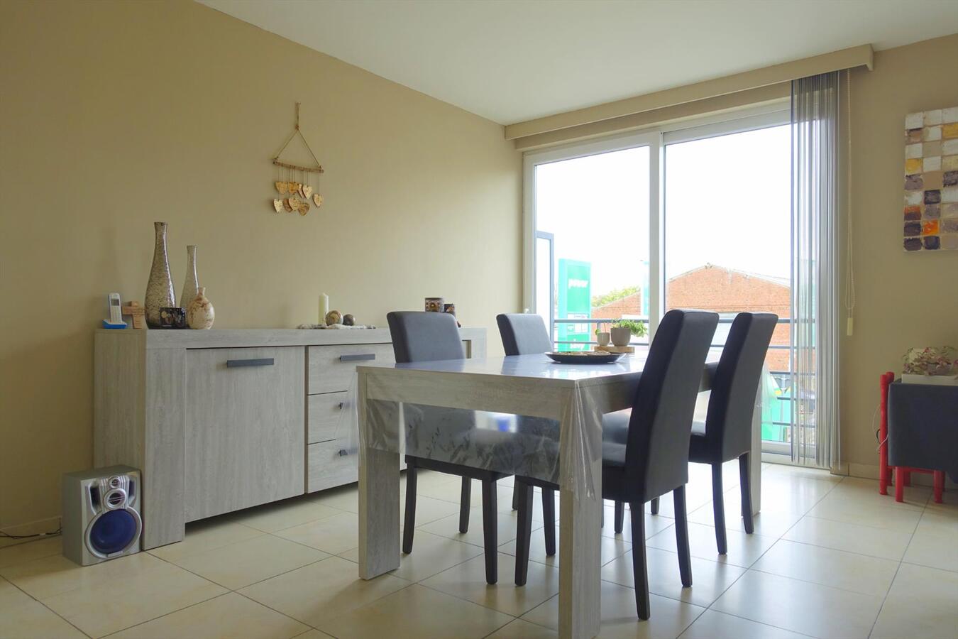 Lichtrijk appartement met groot terras en garagebox 