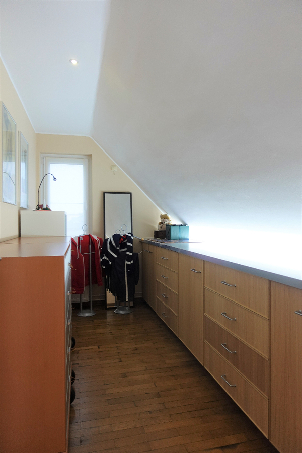 Perfect onderhouden villa op 2.155m² met dubbele garage 