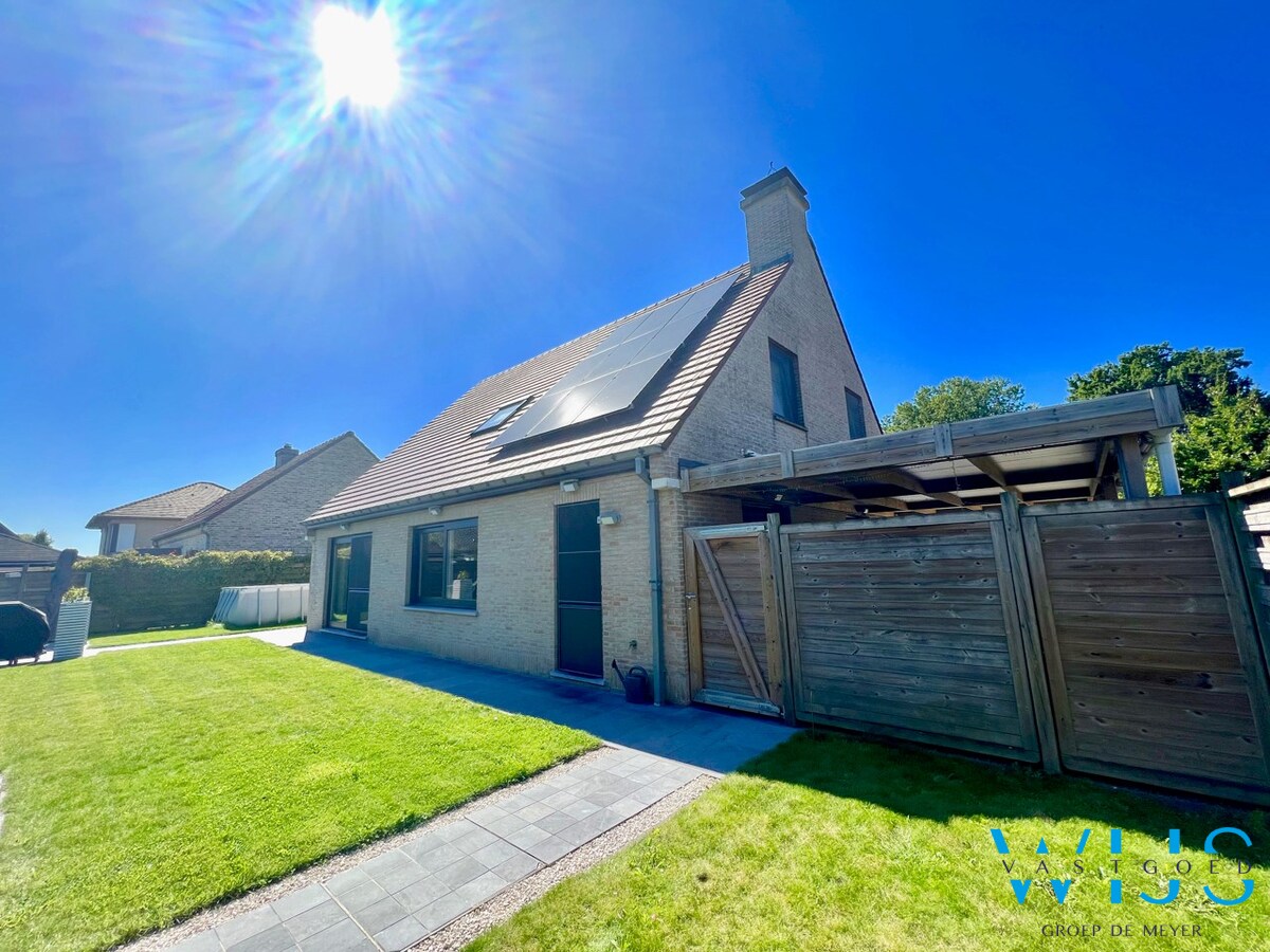 INSTAPKLAAR woonhuis op 523m² in woonwijk te Boekhoute ! 