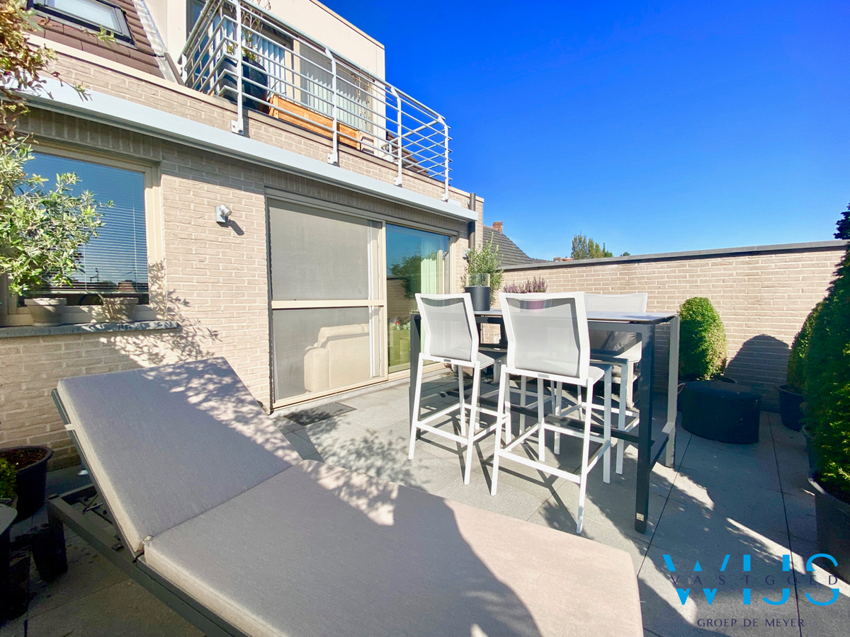 Prachtig 2 slaapkamer appartement MET ruim terras &amp; garage te ERTVELDE ! 