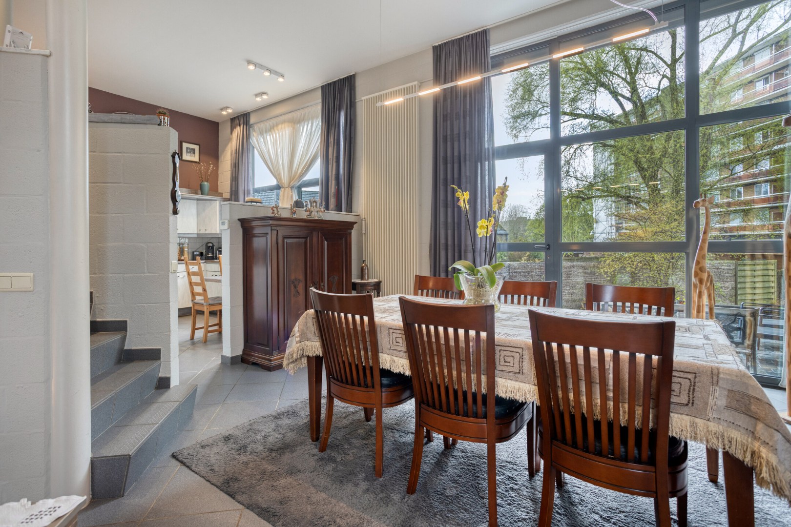 Instapklare halfopen bebouwing met 3 slaapkamers, tuin, terras en 2 carports in Kessel-Lo! – EPC 166 kWh/m² - bewoonbare opp. 146 m² 