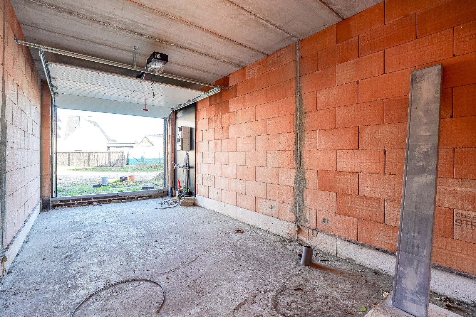 Moderne halfopen nieuwbouw woning op 326 m² met hoogwaardige afwerking 