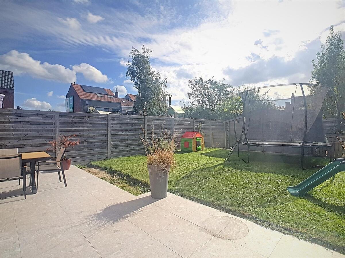 Zeer knappe gezinswoning met tuin, garage &amp; oprit - Lissewege 