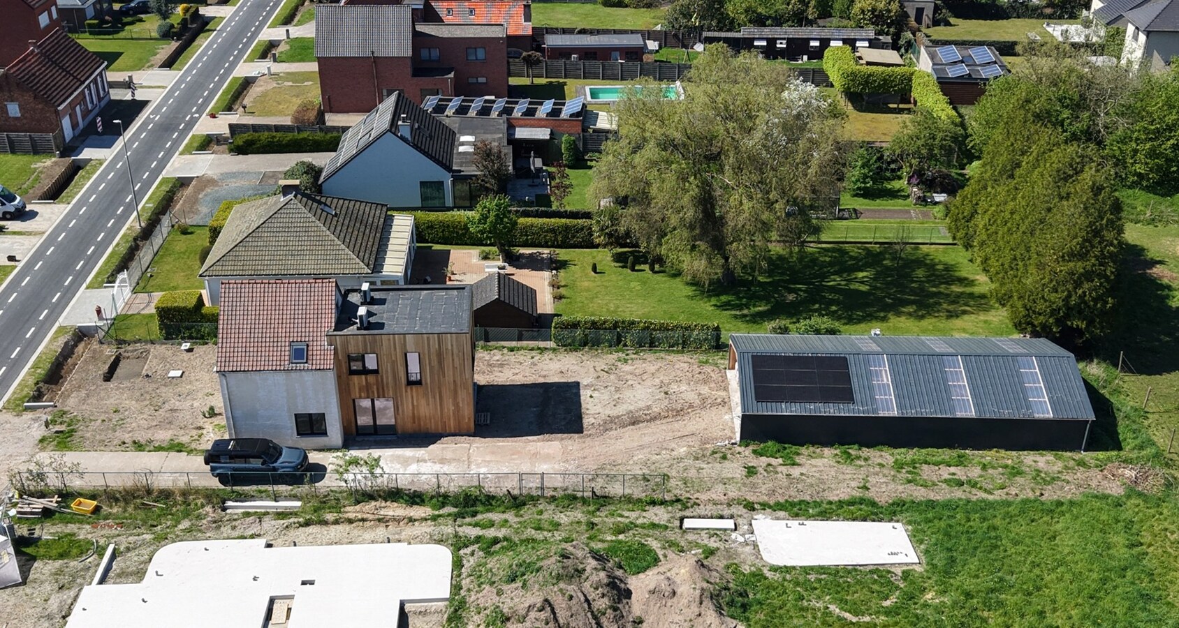 Vernieuwbouwwoning met ruim nieuwbouwmagazijn van 155 m² 