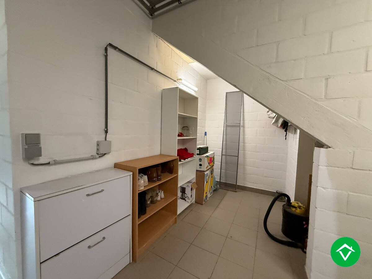 Prachtige rijwoning met 3 slaapkamers, tuin en garage te Roeselare 