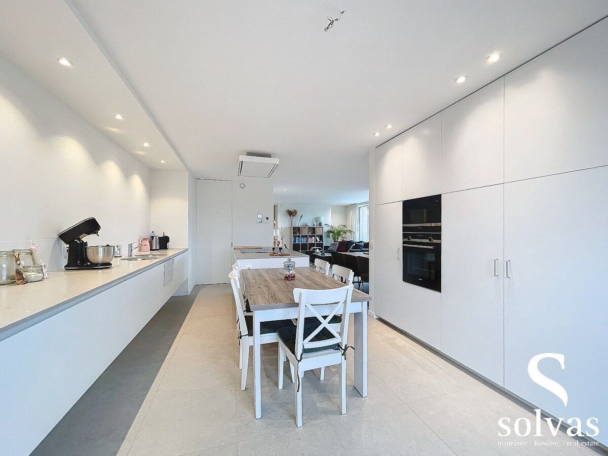 Ruim en luxueus appartement in hartje Zomergem 